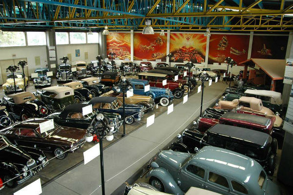 Museo del automovil face