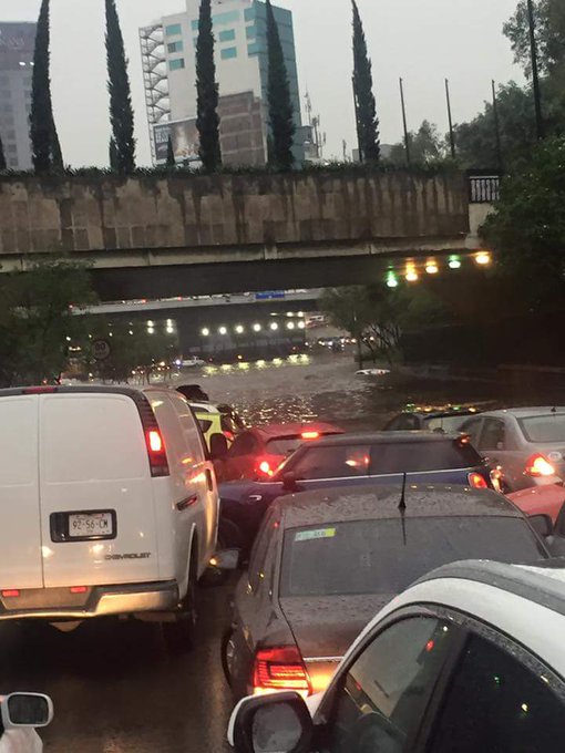 Circuito Interior en el desnivel de Chapultepec. Estuvo imposible pasar. Foto @johdimas